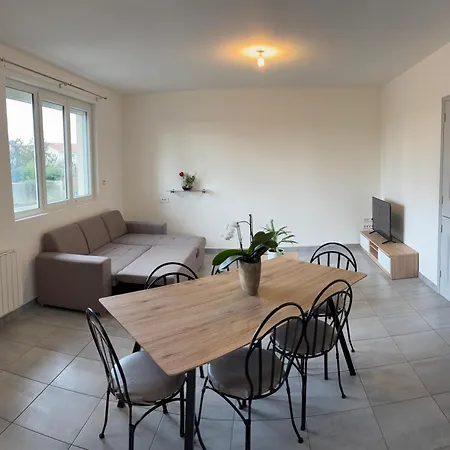 Apartment T4 3 Canape Convertible 8 Places *